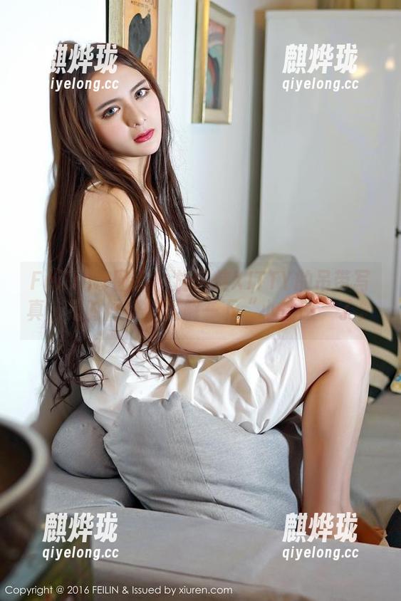 Feilin嗲囡囡-施忆佳KITTY Feilin嗲囡囡 - 施忆佳KITTY的吊带写真,是时候让你误解一下“小性感”了。