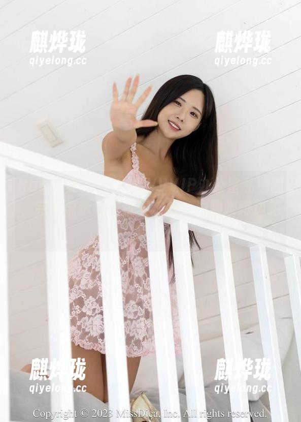 Habin夏彬(하빈)的VVVIP办公室私房照，完美展示如何优雅放松，边喝咖啡边拍照！