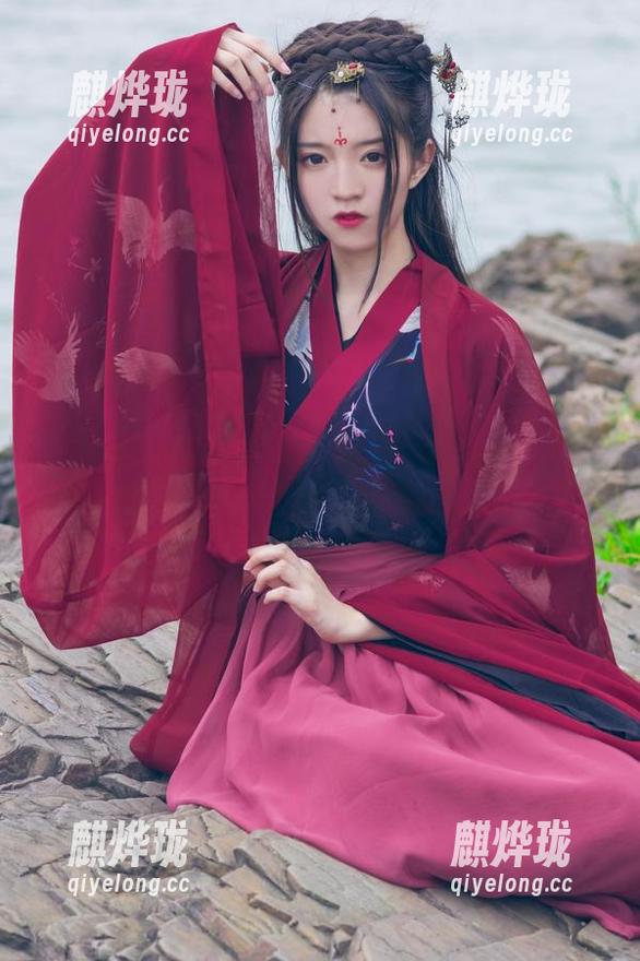 Kettoe 不可思议的Kettoeol秘书写真合集:她的文件夹里该不会也藏着我的八卦吧?