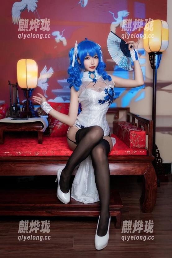 Momoko葵葵 看到Momoko葵葵的私拍,图片里的女孩我怎么看都觉得...好像哪里怪怪的?