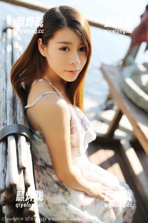 MyGirl美媛馆-任莹樱 MyGirl美媛馆 - 再见普通办公桌:任莹樱图包分享,新的坐姿排档,连我的咖啡都忍不住多看一眼!
