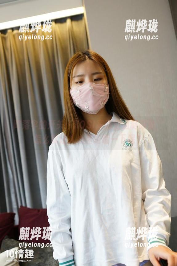 降落伞的开关：ROSI高清空姐制服集，怎么就让人心里咯噔一下呢？