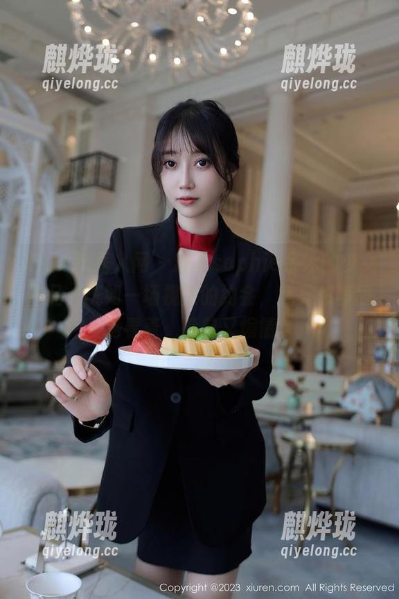 Xiuren秀人网 - 精选sophie余冰的少女作品，恍如一场视觉的约会，我只想静静地看着，简单又煽情。