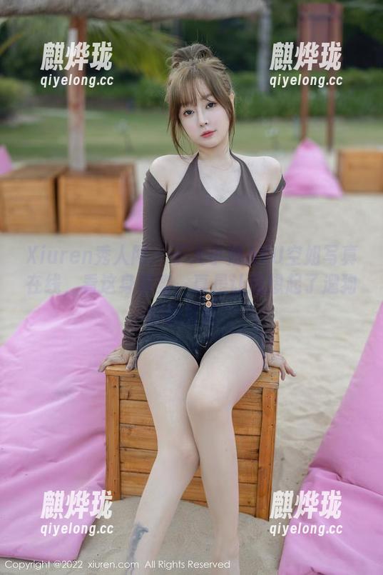 Xiuren秀人网 - 于大小姐AYU空姐写真在线，看这身姿势，真是让我想起了遛狗时的轻松？