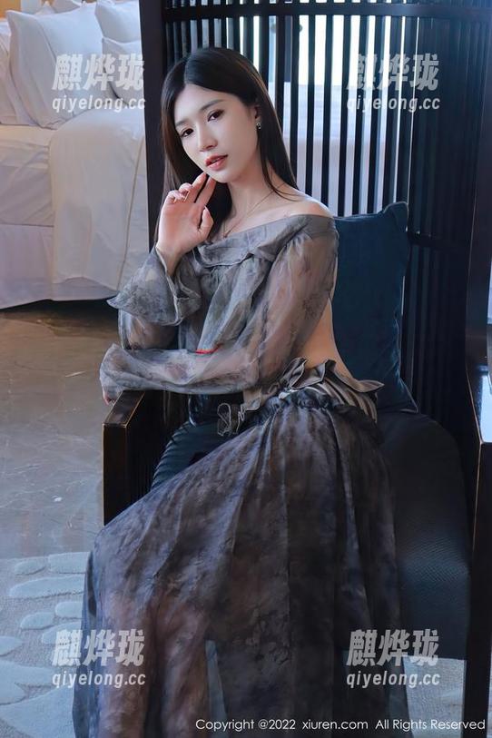 Xiuren秀人网 - 唐翩翩裸足出道：准备好下载这一波美图了吗？
