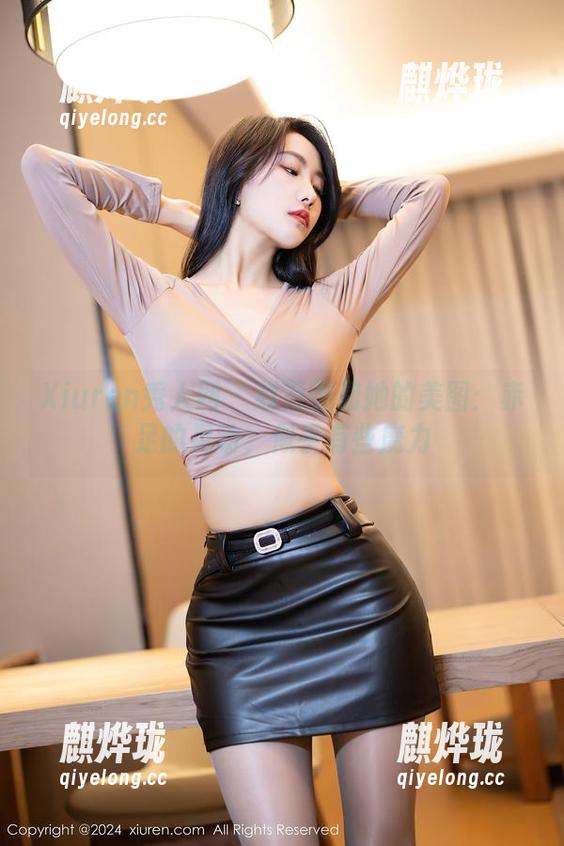 Xiuren秀人网 - 赵万灵和她的美图：赤足的晃动，似乎有些魔力