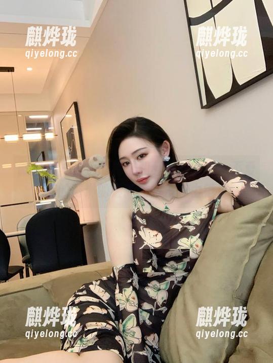 不爱笑的赛琳 微密圈 - 白色的棉袜和红色的睫毛,不爱笑的赛琳的最新图集没理由错过