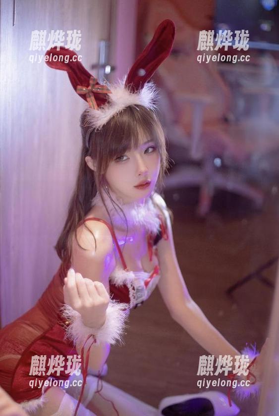 余多多Dudu 看完余多多Dudu的紫皇女写真,我决定重新定义‘诱惑’!
