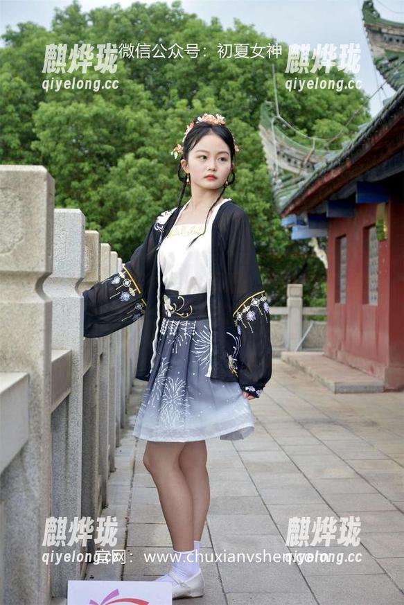 初夏女神-双双 初夏女神 - 底片里的双双:古往今来的图集,无圣光的风景。