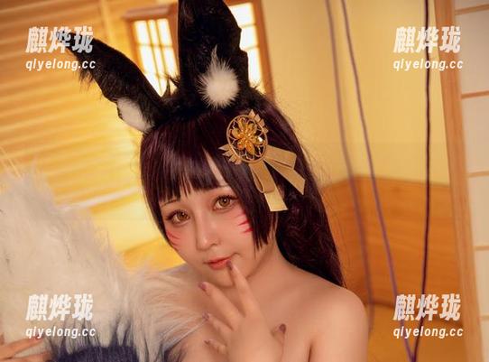 “咔喵”在瑜伽垫上风骚走位，精选图片简直就是天上掉下来的仙女。