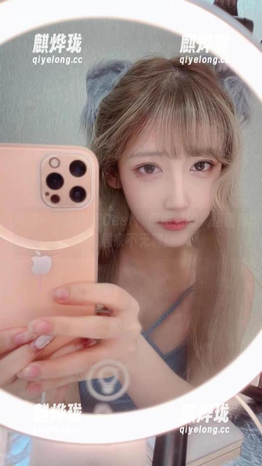 啾小妍Deer 闲聊一下啾小妍Deer:原图里的搞怪图册,居家不无聊!