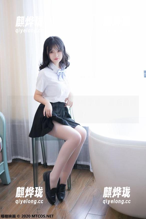 喵糖映画摄影棚里的清纯学妹，课后福利超乎想象！