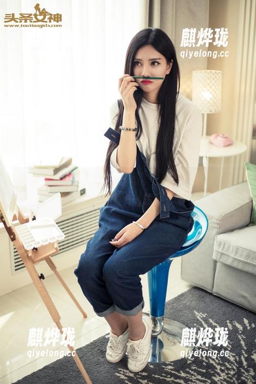 头条女神 - 李菲儿的写真，这样坐在浴缸里，才知道什么叫气氛！