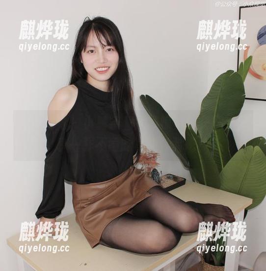小众视觉-小薯条 小众视觉 - 小薯条和她那惊艳的长腿,分享一样不同的写真体验吧!