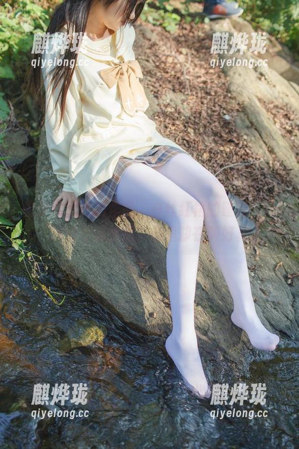 少女秩序 看少女秩序的作品,白丝红裙的碰撞,让我时不时皱眉,心里却在叫好。
