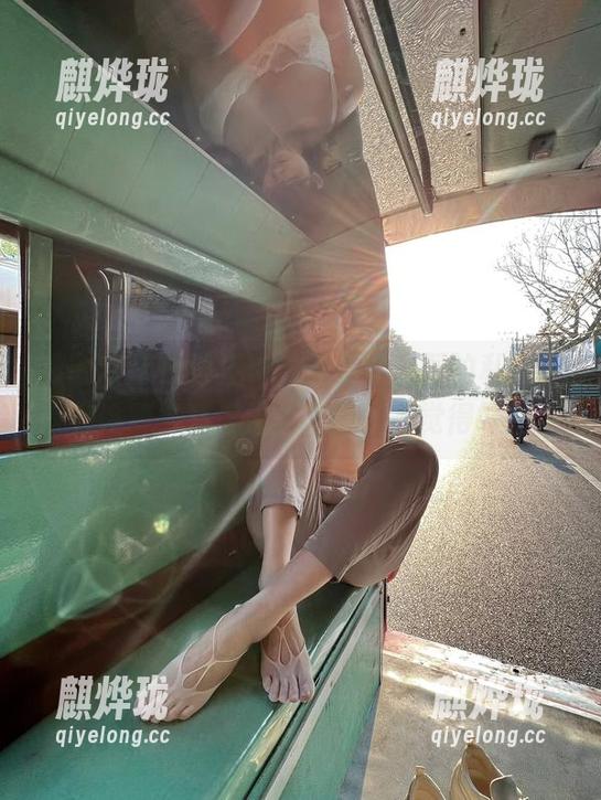 就是阿朱啊 微密圈 - 原图直击:就是阿朱啊的私房,紫色诠释得有点拖沓,妹妹不觉得好吗?
