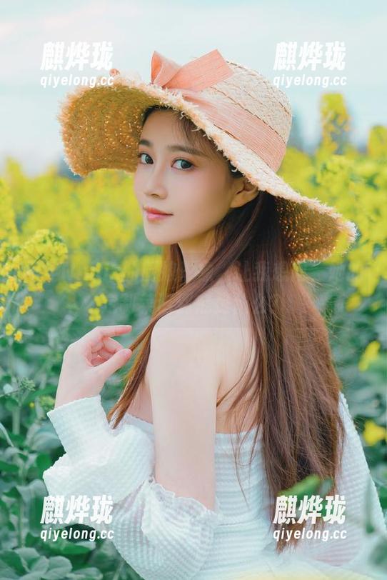 年年Nnian 年年Nnian的厨娘形象,让我想问,她的定制菜谱到底是什么?