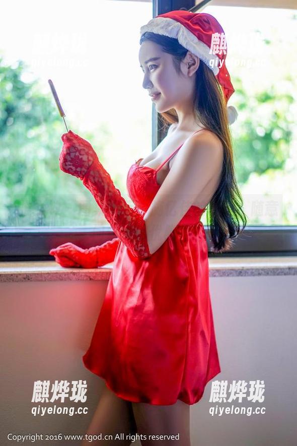 推女神-施忆佳 推女神 - 图集展示:施忆佳的校服,随意问你觉得优雅吗?