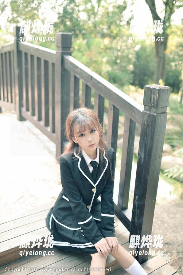 推女神 - 高清写真出炉，陈思琪穿JK的模样，忍不住想模仿她的姿势！