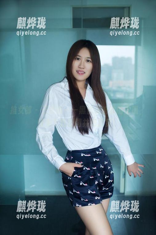 推女郎-王依萌 推女郎 - 王依萌——黑白交响曲的主唱,快来下载原图共同欣赏!