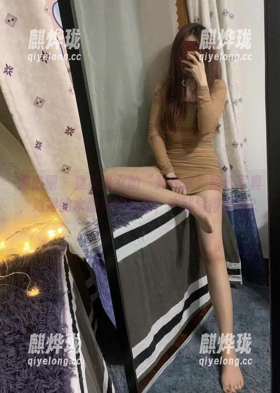微密圈 - 提袜少女的“死库水”精选写真，难得的水面其实很深，咋就觉得浮躁？