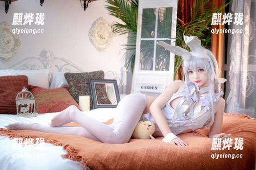 空姐制服下的日奈娇，谁说壁纸不能有点挑逗？