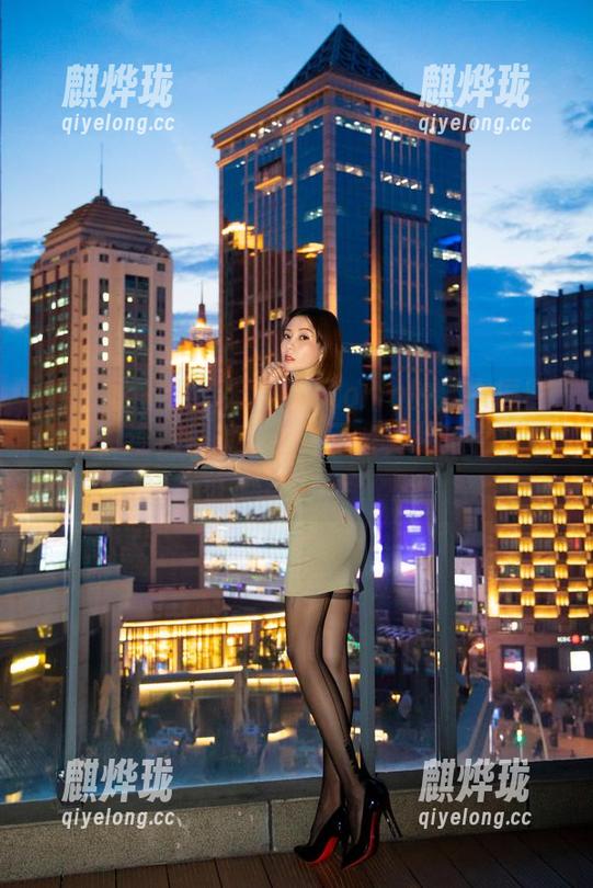 果儿Victoria 微密圈 - 看了果儿Victoria的泳衣原图精选,连我都想去海边了,为啥这么好看?