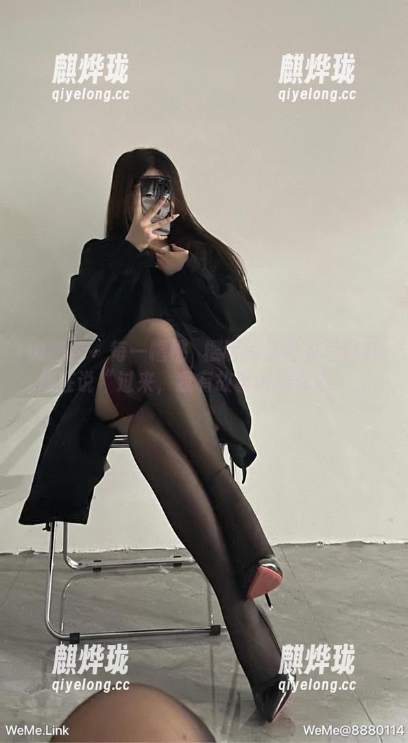桃沢樱呀 微密圈 - 每一幅桃沢樱呀的连体衣写真都像在说“过来,我有故事讲给你听”。