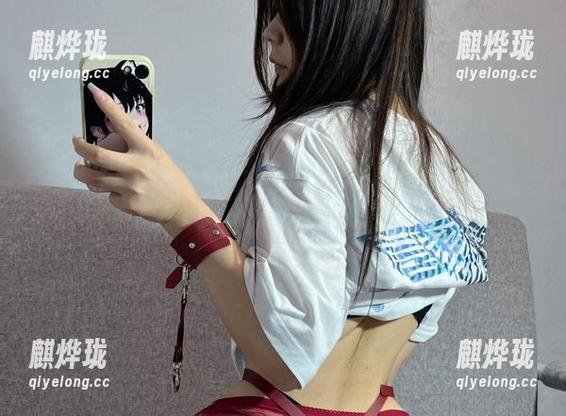 微密圈 - 桃沢樱呀的原图集，清纯与蕾丝内裤的微妙博弈