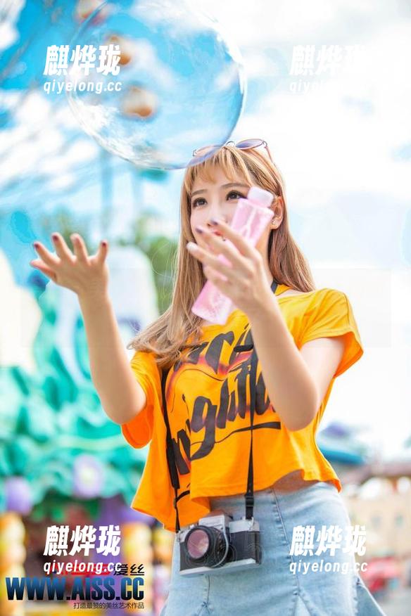 爱丝-何冉 爱丝 - 美图赏析:何冉把皮衣穿出了别的层次,牛逼了