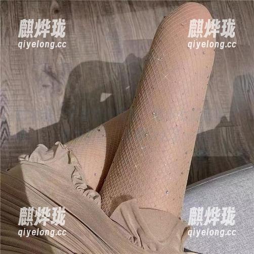 猪小七 微密圈 - 拿出你的网盘,猪小七的美脚要设为封面,太吸引人了…