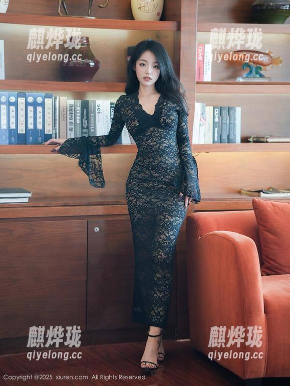 秀人网 - Mina米娜的私房作品：谁说学妹不能引人注目？