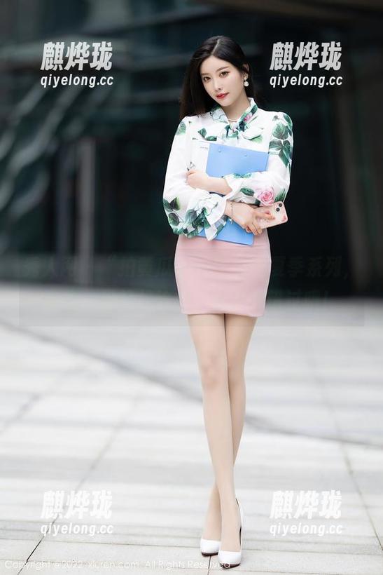 秀人网 - “拍黄瓜girl”最新夏季系列，分享一份轻松愉快，你不想错过哦！