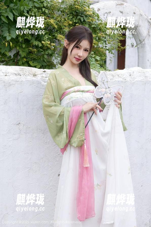 秀人网 - 这果儿Victoria女友图包里的每一张都让我好奇，快下载然后慢慢瞧一瞧。