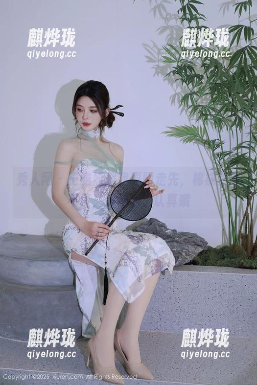 秀人网 - 王雅姗是我原图走先，棉袜更新不停，爱她别太认真哦