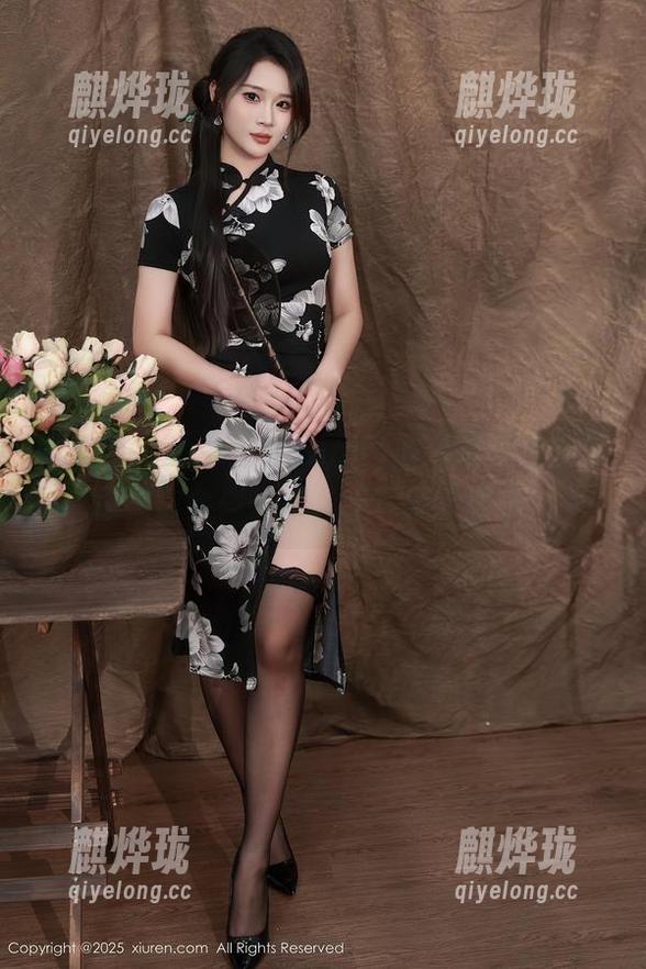 秀人网 - 盼盼龙女sunny的高清黑白在等你，你会……怎么样？摩拳擦掌？
