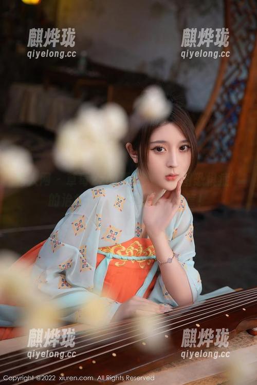 秀人网 - 草莓zz的夏日：“原图恐惧症”的治疗法，精选病历一箩筐！