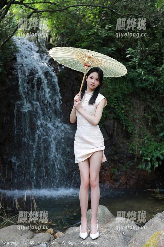 秀人网 - 手机里的美图、秘密和猛戳心底的渴望，陆萱萱这一点都不瞒人，快去下载吧！