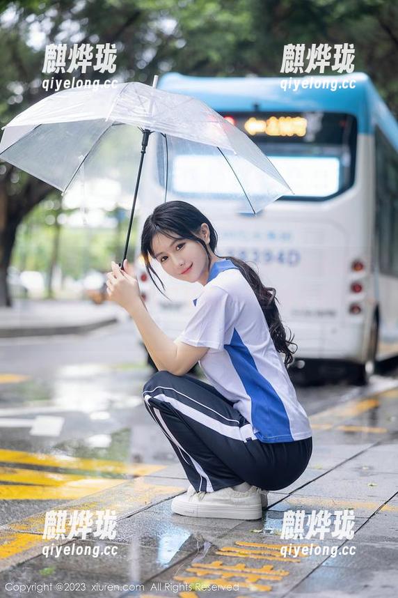 秀人网 - 看这里，黄可Christine礼服最新资源！其实我只是想把这些裙子搬回家！