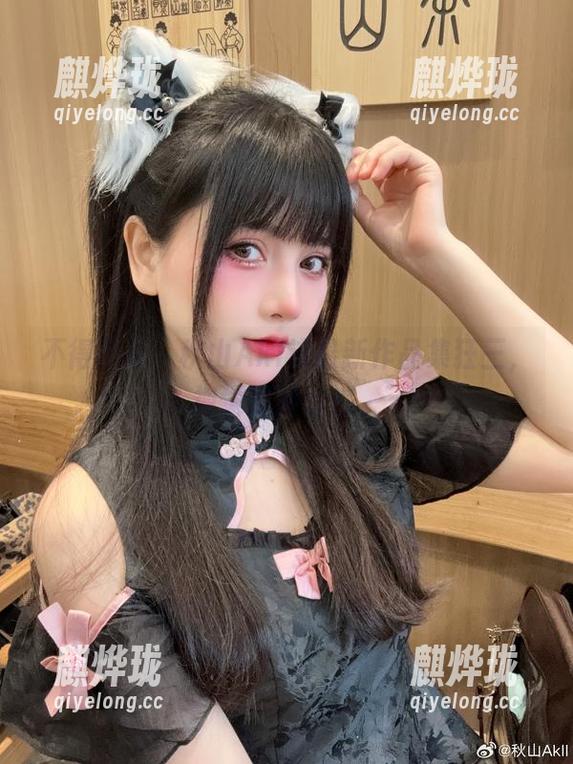 秋山AkI 不得不说,秋山AkI这最新作品集狂三,视觉的冲击感。