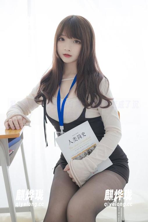 紧急企划 - 小恩的写真：当秘书变成了沉默的女神
