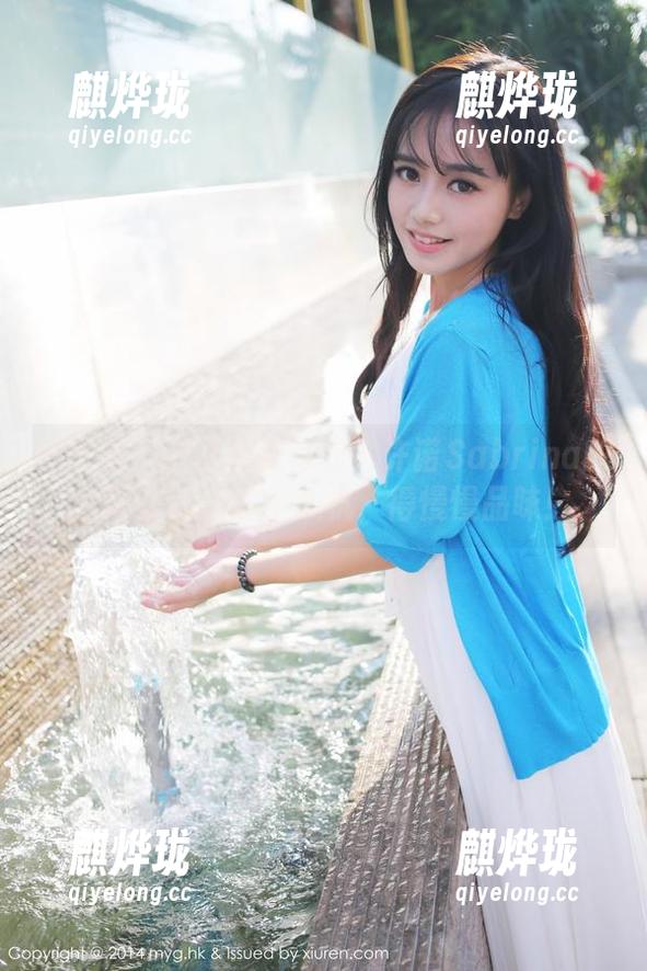 美媛馆-许诺Sabrina 美媛馆 - 岂止是连体衣?许诺Sabrina的套图里藏着的小心机,得慢慢品味!