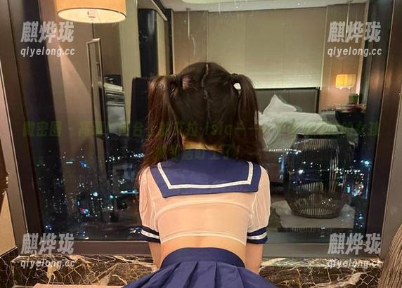 艾拉·isla 微密圈 - 高清!阳台上的艾拉·isla——一个喜欢摆拍的女孩被邻居盯上了!