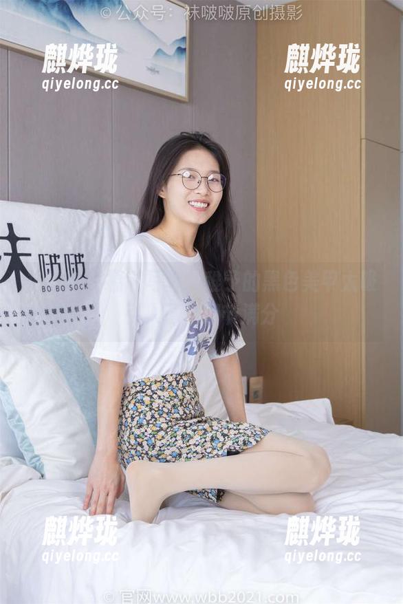 袜啵啵 - 福利写真，稚予的黑色美甲太吸引人了，细节满分