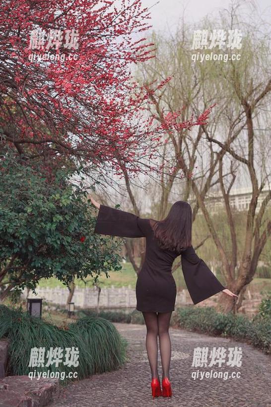 辣妈女神 微密圈 - 辣妈女神和她的死库水,全套写真真让人看了想多喝水。