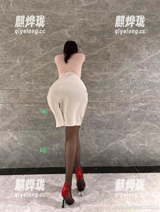 迷人的五姨太 微密圈 - 迷人的五姨太私拍时的秘书瞬间,每张图片都有意外喜感