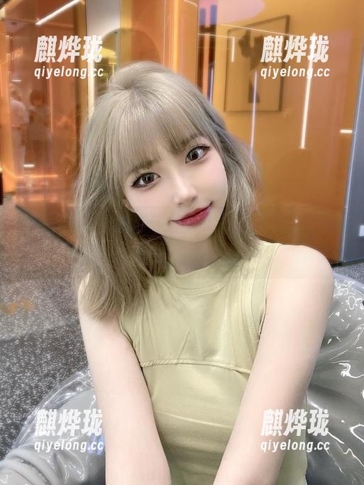 陈妮妮UNI 微密圈 - 在线看陈妮妮UNI,高清吊带时刻,谁说只能夏天穿?