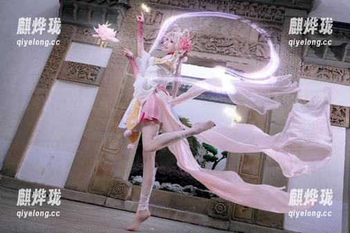 露儿大魔王 置身禁闭者的视角:一窥露儿大魔王的美图与无圣光,让人魂牵梦萦