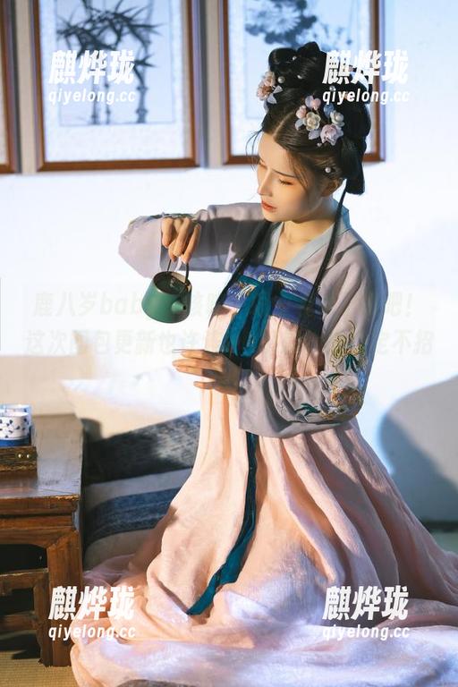 鹿八岁baby 鹿八岁baby:咳咳,职业装饶了我吧!这次图包更新也许连HR都想偷偷决定不招我!